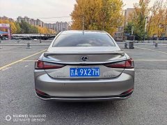 Lexus ES 300h Excellence - ფოტო 8