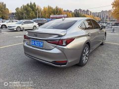 Lexus ES 300h Excellence - ფოტო 9