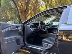 Toyota Camry Hybrid 2.0L HGVP Luxury - ფოტო 4