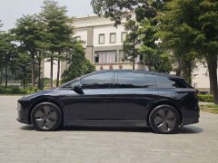 Li Auto i6 Two-Wheel Drive Standard - ფოტო 4