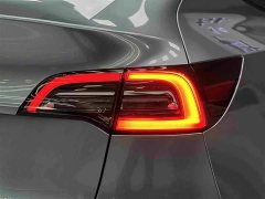 Tesla Model Y Long Range All-Wheel Drive - ფოტო 8