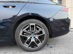 BMW i5 eDrive 35L Luxury Edition Premium Package - ფოტო 7