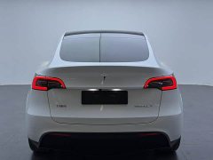Tesla Model Y Rear-Wheel Drive - ფოტო 15