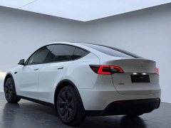 Tesla Model Y Rear-Wheel Drive - ფოტო 16