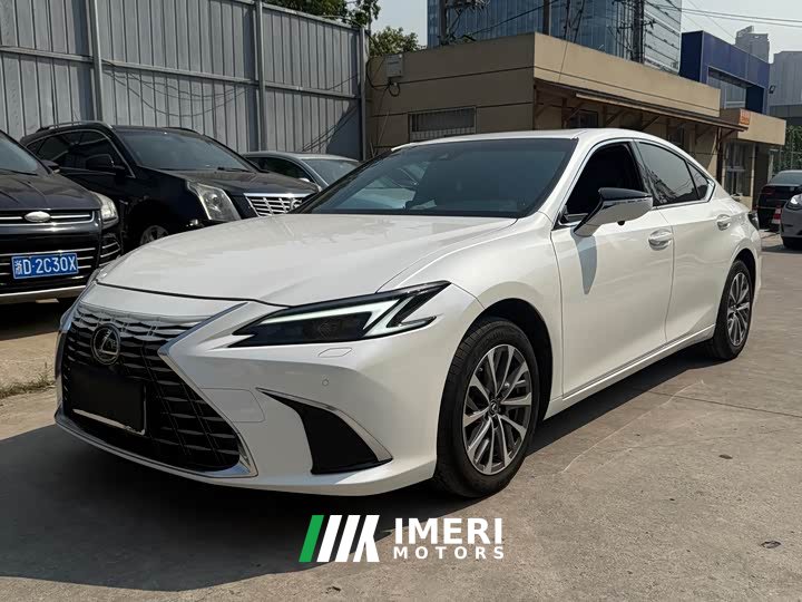 Lexus ES 200 Premium Edition