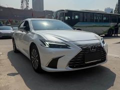 Lexus ES 200 Premium Edition - ფოტო 3