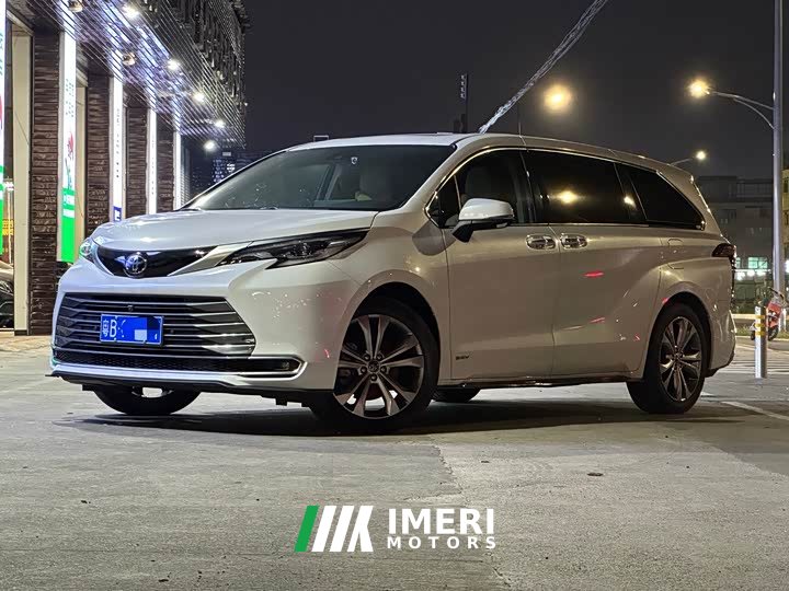 Toyota Sienna 2.5L Hybrid Premium Luxury Edition