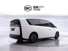 Li Auto Li Xiang MEGA Ultra - ფოტო 3