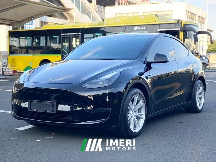 Tesla Model Y Standard Range RWD