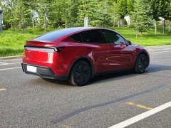 Tesla Model Y Rear-Wheel Drive - ფოტო 4