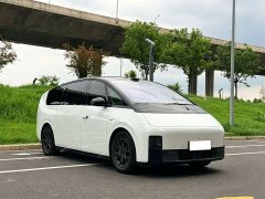 Li Auto MEGA Home Family Edition - ფოტო 3