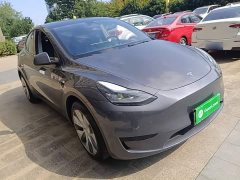 Tesla Model Y Rear-Wheel Drive - ფოტო 4