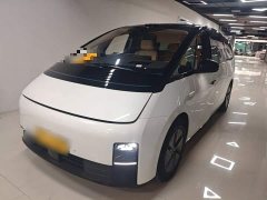 Li Auto MEGA Ultra Smart Refresh Edition - ფოტო 1