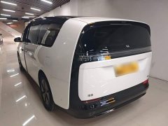 Li Auto MEGA Ultra Smart Refresh Edition - ფოტო 4