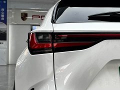 Lexus NX 350h FWD Takumi Edition - ფოტო 10