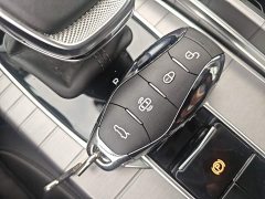 FAW Red Flag HS7 PHEV 2.0T PHEV AWD Flagship Edition 6-Seater - ფოტო 9