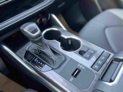 Toyota Crown Venza 2024 2.5L HEV AWD Premium - ფოტო 20
