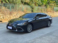 Lexus ES 300h Excellence Edition - ფოტო 1