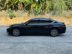 Lexus ES 300h Excellence Edition - ფოტო 3