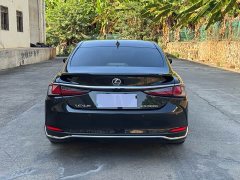 Lexus ES 300h Excellence Edition - ფოტო 9