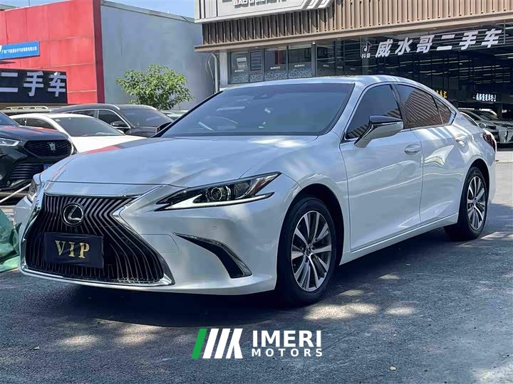 Lexus ES 2020 200 Excellence Edition - ავტომობილი ჩინეთიდან