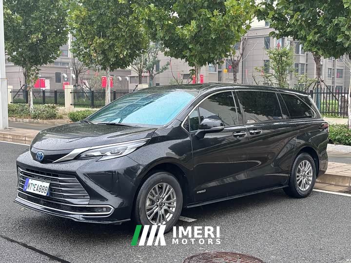 Toyota Sienna 2.5L Hybrid Luxury