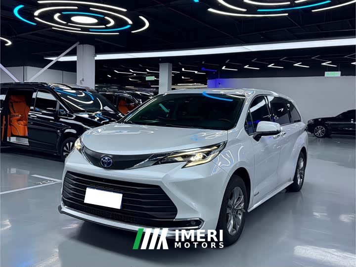 Toyota Sienna 2.5L Hybrid Luxury