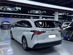 Toyota Sienna 2.5L Hybrid Luxury - ფოტო 16