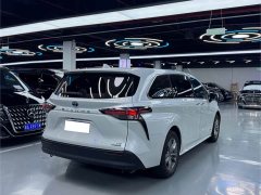 Toyota Sienna 2.5L Hybrid Luxury - ფოტო 18