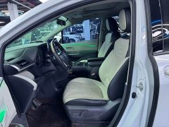 Toyota Sienna 2.5L Hybrid Luxury - ფოტო 4
