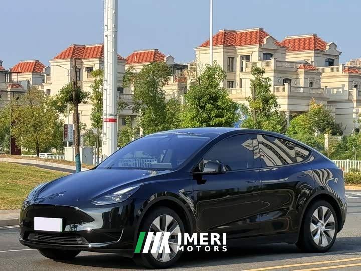 Tesla Model Y Facelift Rear-Wheel Drive