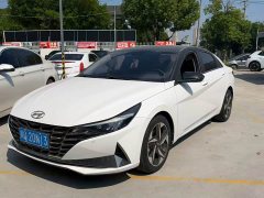 Hyundai Elantra 2022 1.5L CVT Luxury - ფოტო 1