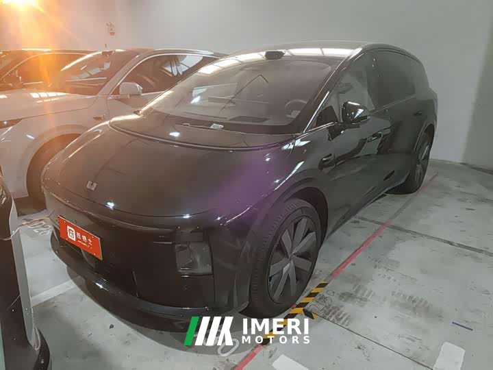 Li Auto i8 Standard Edition - ავტომობილი ჩინეთიდან