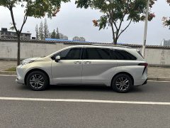 Toyota Sienna 2.5L Hybrid AWD Premium Edition - ფოტო 11