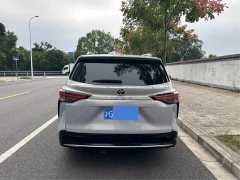 Toyota Sienna 2.5L Hybrid AWD Premium Edition - ფოტო 3