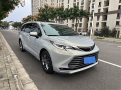 Toyota Sienna 2.5L Hybrid AWD Premium Edition - ფოტო 4