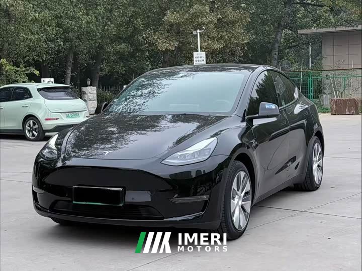 Tesla Model Y Standard Range RWD