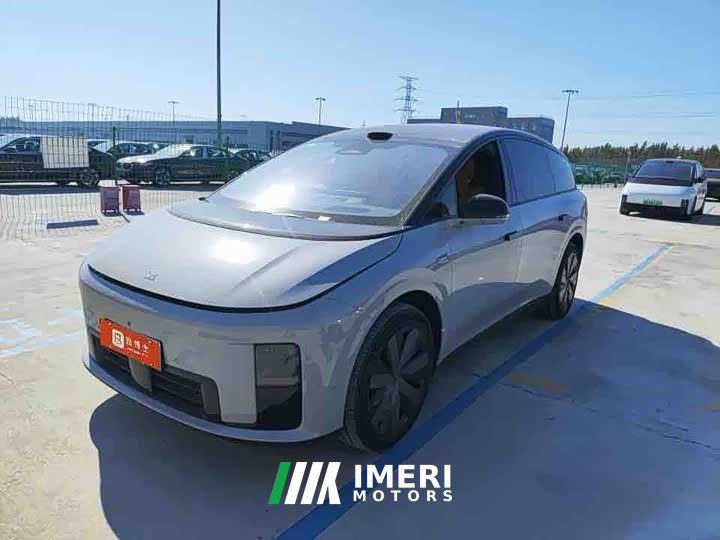 Li Auto i8 Standard Edition - ავტომობილი ჩინეთიდან