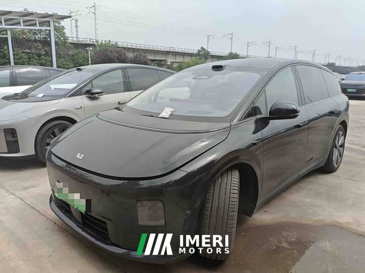 Li Auto i8 Standard Edition - ავტომობილი ჩინეთიდან