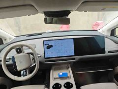 Li Auto i8 Standard Edition - ფოტო 5