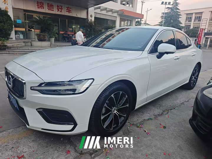 Volvo S60 B4 Smart Luxury Edition - ავტომობილი ჩინეთიდან