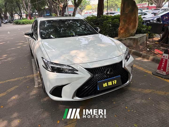 Lexus ES 200 Premium Edition