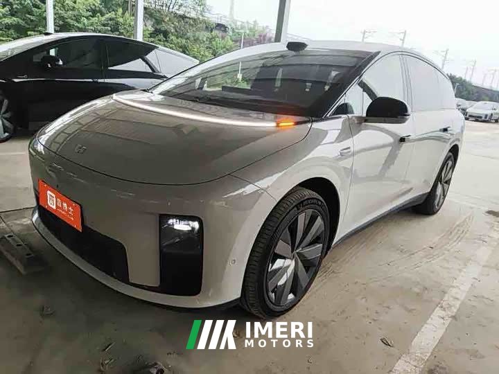 Li Auto i8 Standard Edition - ავტომობილი ჩინეთიდან