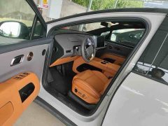 Li Auto i8 Standard Edition - ფოტო 7