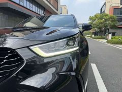 Toyota Crown Venza 2.5L HEV AWD Luxury - ფოტო 11