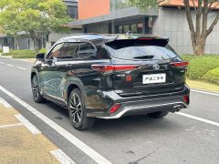 Toyota Crown Venza 2.5L HEV AWD Luxury - ფოტო 13