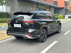 Toyota Crown Venza 2.5L HEV AWD Luxury - ფოტო 15