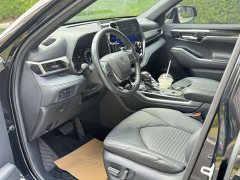Toyota Crown Venza 2.5L HEV AWD Luxury - ფოტო 4