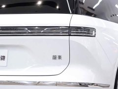 NIO ES8 Six-Seat Executive Signature Edition - ფოტო 11