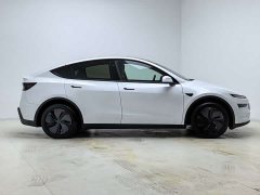Tesla Model Y Rear-Wheel Drive - ფოტო 4